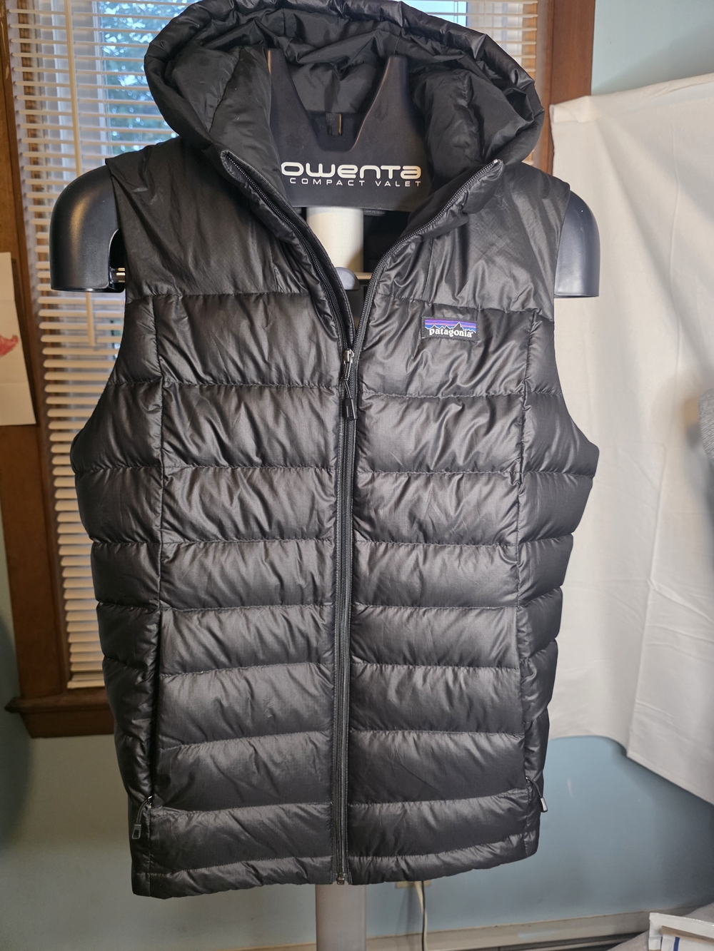 Patagonia Women’s Hooded Down Puffer Vest Black Size Medium M